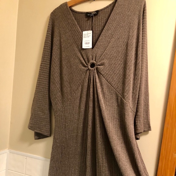 π«β¨ HOST PICK π«β¨ 2X Suzanne Betro Coffee Bell-Sleeve V-Neck Dress - Picture 3 of 9